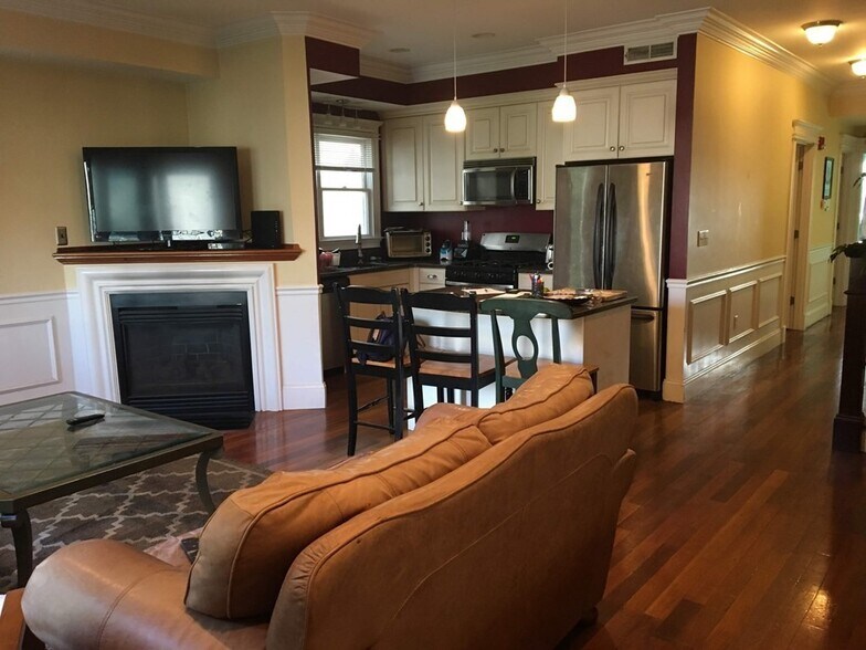 Building Photo - 536 Dorchester Ave