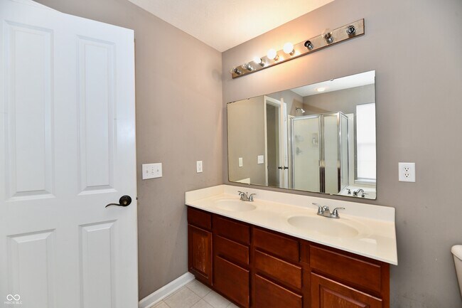 Building Photo - 1135 Cavendish Dr