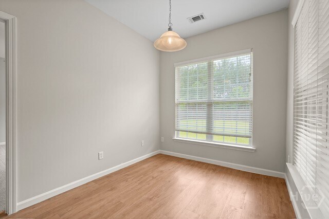 Building Photo - 168 Willow Point Cir