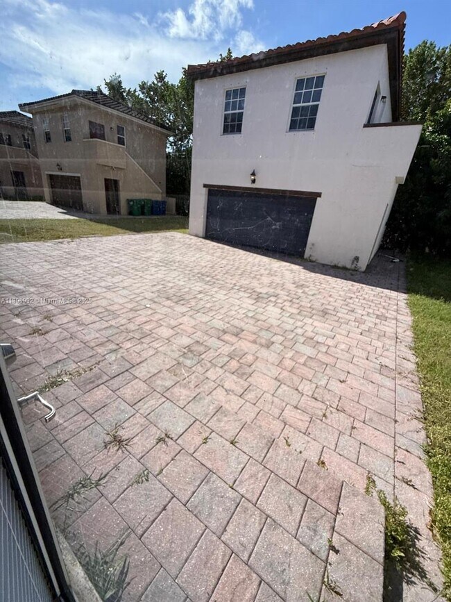 Building Photo - 16991 SW 90th Terrace
