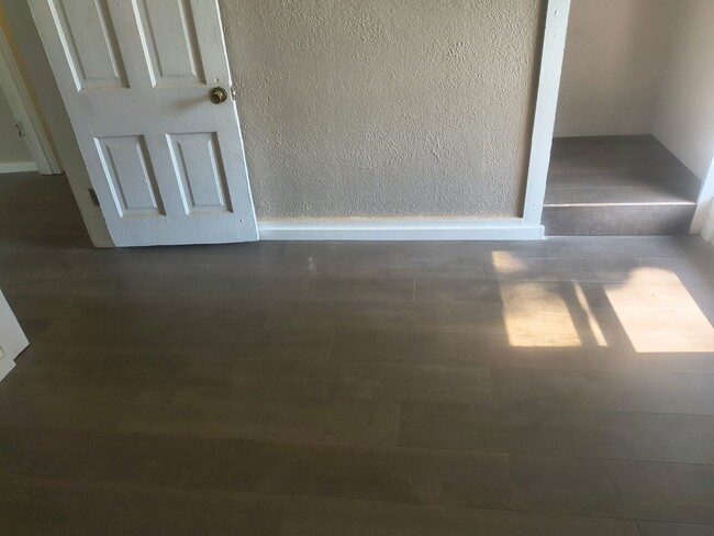 Building Photo - 4 bedrooms