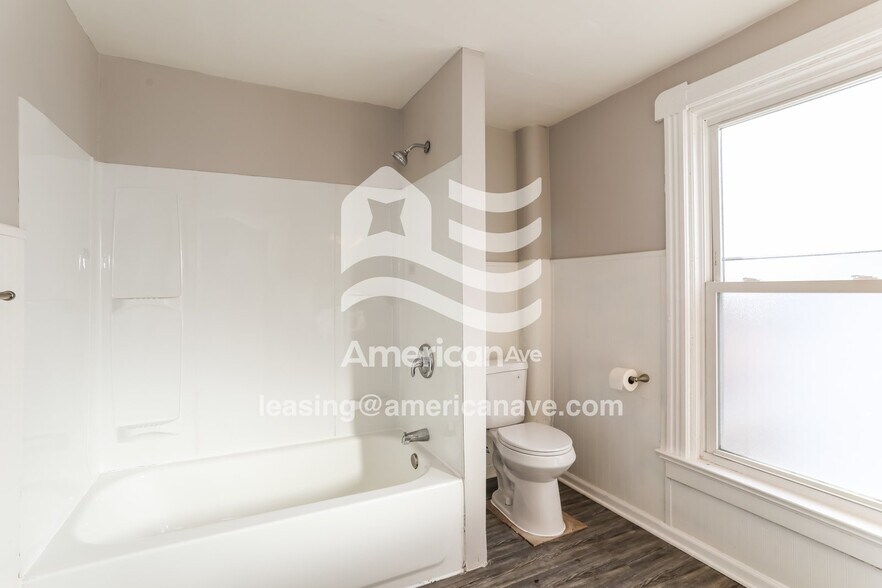 Building Photo - 653 Fairview Ave