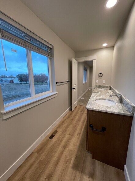 Building Photo - 412 W 1st St