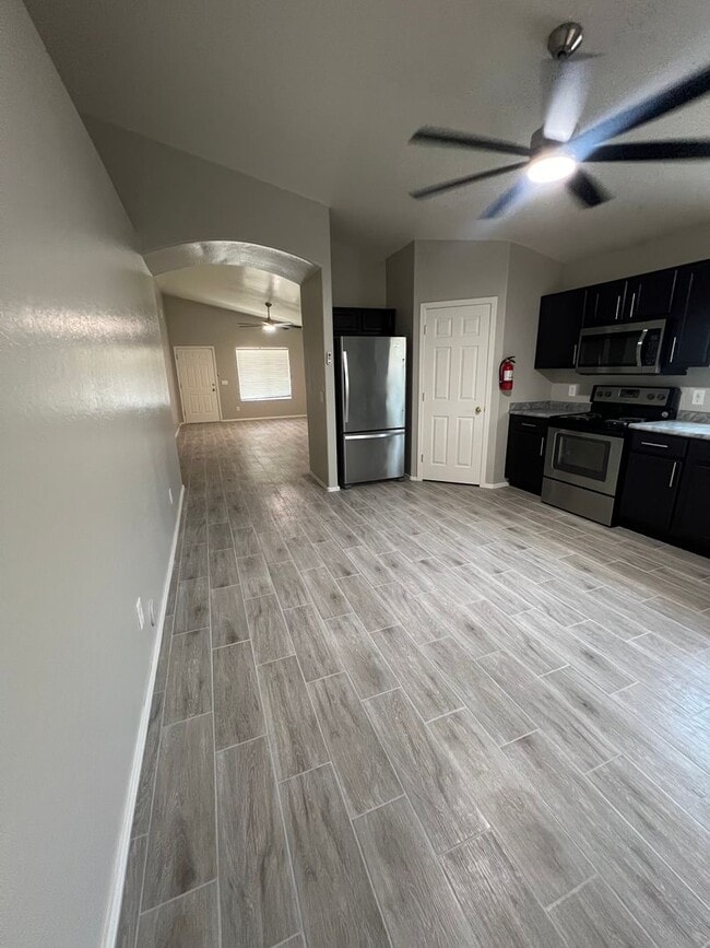 Building Photo - South Phoenix 4 Bed 2 Bath