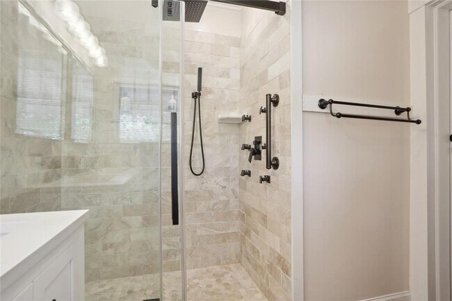 Building Photo - 203 Winter Ave