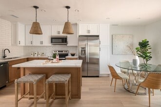 Building Photo - Turnkey 3 Bed/2 Ba in Encinitas' Finest 55...