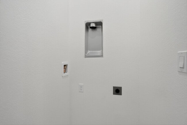 Building Photo - Brand New 4br Home - Waterways at Westlake