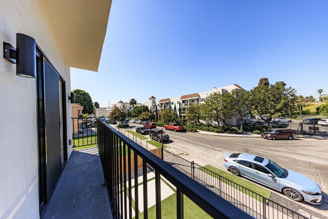 Building Photo - Luxury Never Before Lived in Townhomes!