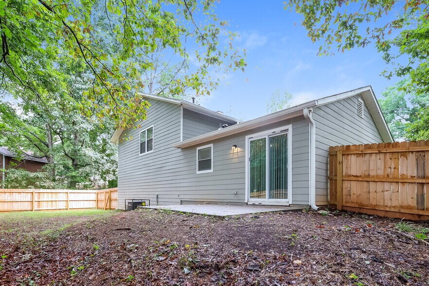 Building Photo - 4578 Old Lake Dr