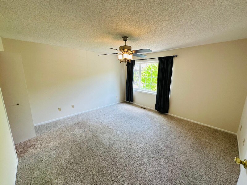 Building Photo - 15313 Greenhaven Ln
