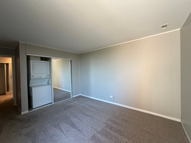 Building Photo - 6010 Oakwood Dr