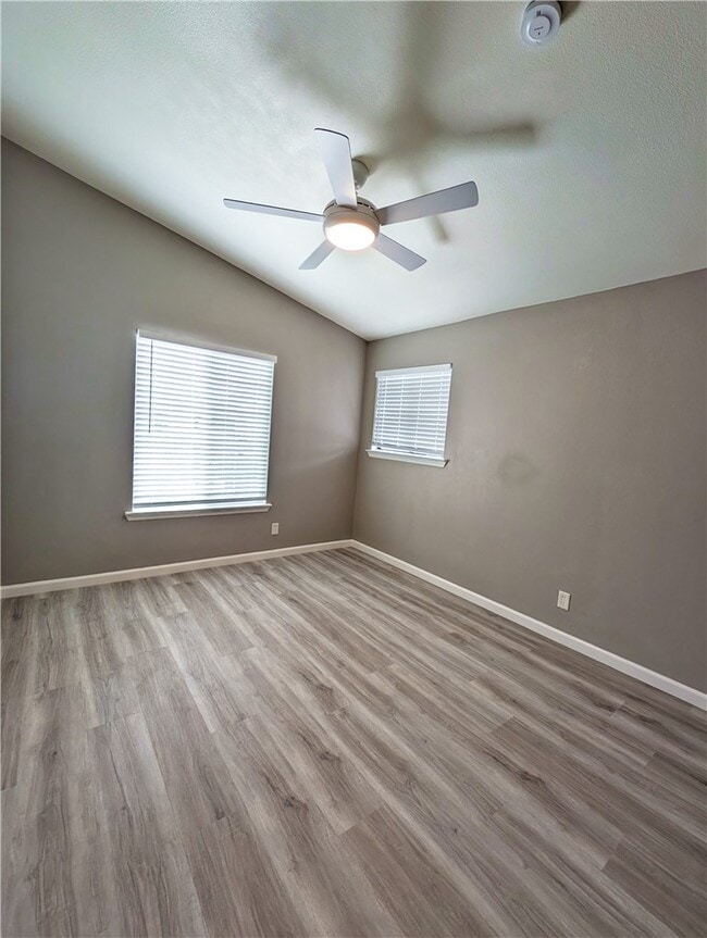 Building Photo - 132 Limerick Ln