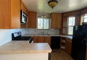 Building Photo - 1196 Scenic Pl