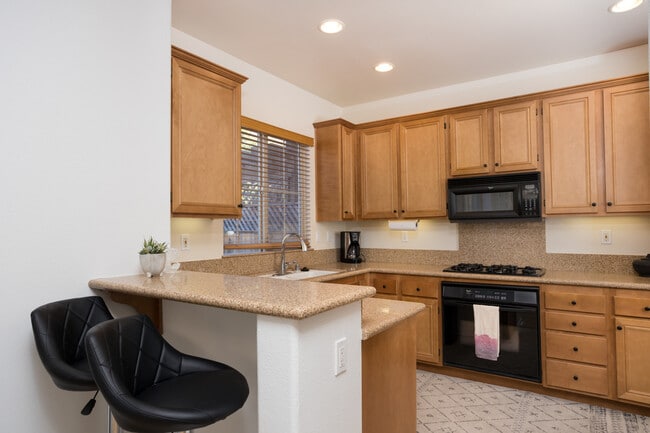 Building Photo - 2802 Bellezza Dr