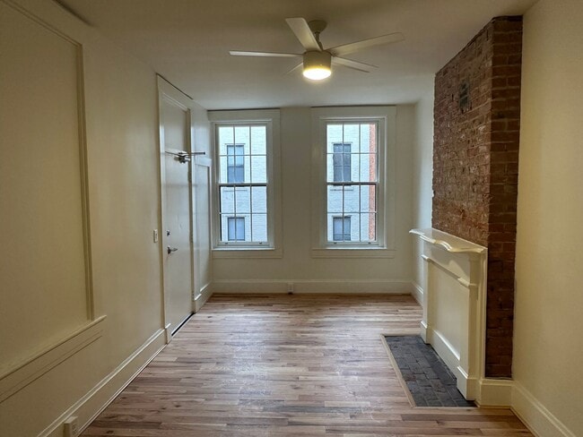 Building Photo - 1307 Main St