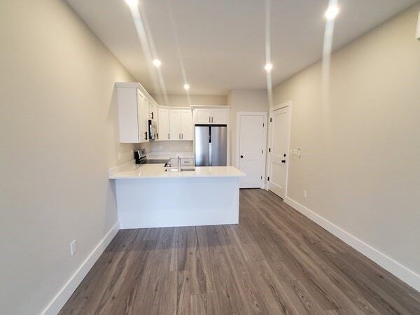 Building Photo - 64 Tolman St