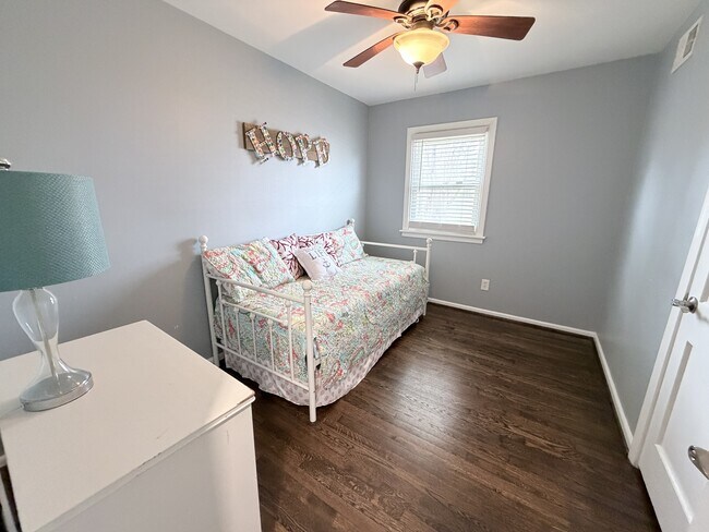 Building Photo - 1366 Baychester Ave