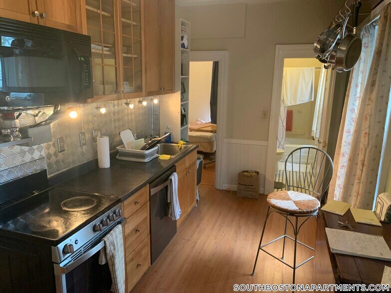 Building Photo - 173 West Seventh St.