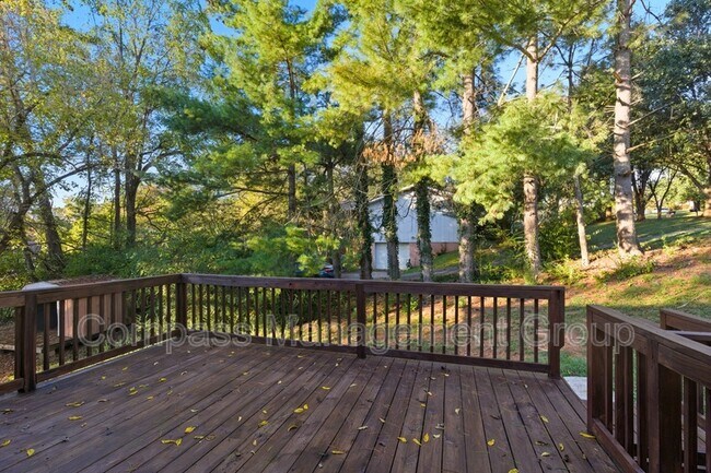 Building Photo - 7800 Temple Acres Dr