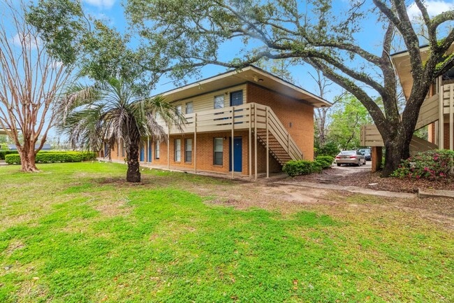 Building Photo - 457 White Dr