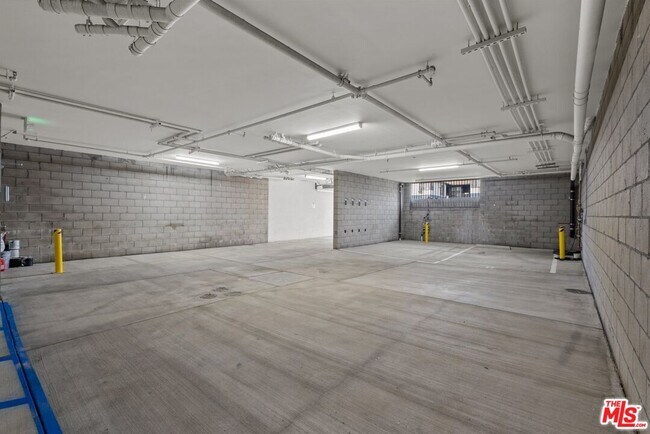 Building Photo - 5114 Cahuenga Blvd