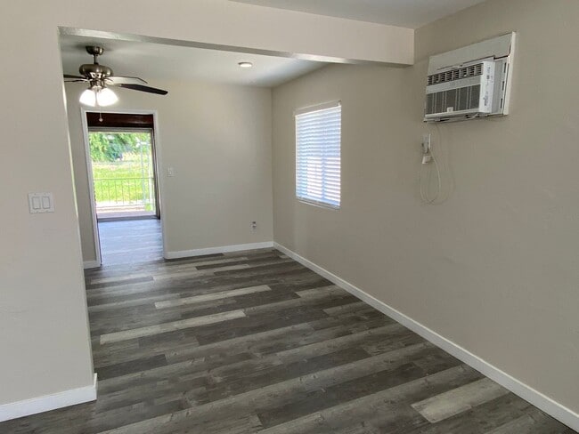 Building Photo - Amazing Home Large Lot