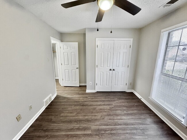 Building Photo - 7359 Peppermill Ln