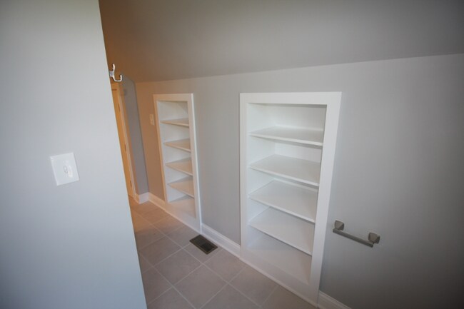 Building Photo - 48 Aston Row Ln