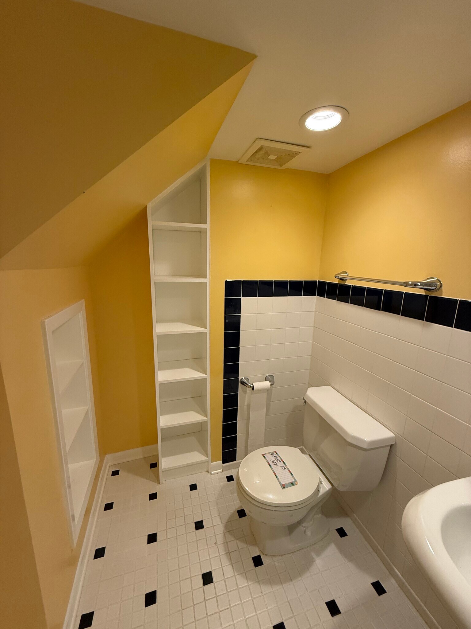 Building Photo - 522 Lilac Ct