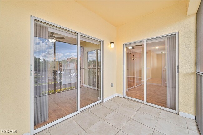 Building Photo - 6361 Aragon Way