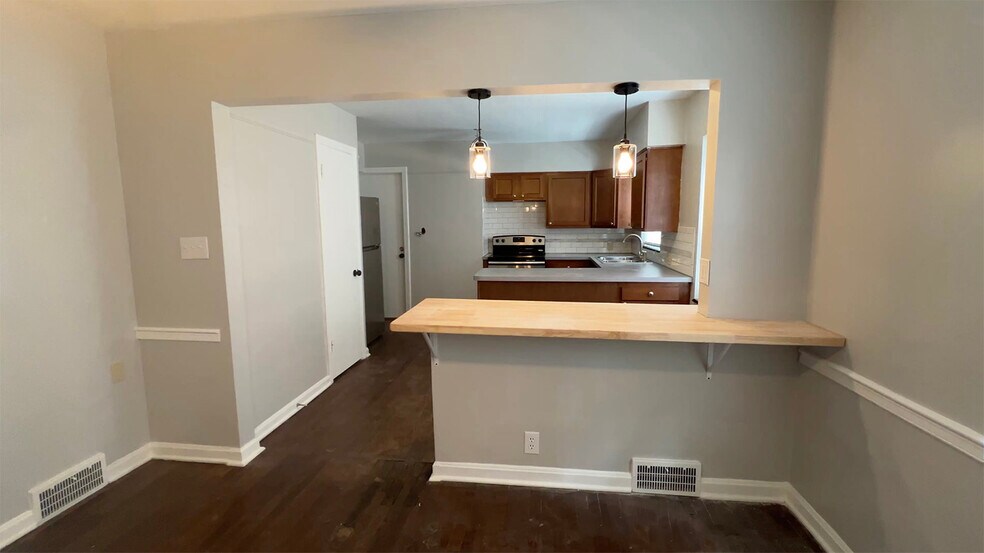 Kitchen 1 AI - 170 N. Rose Blvd