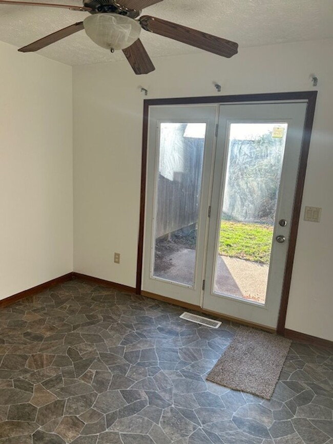 Building Photo - 9860-9864 MANDEL - LO