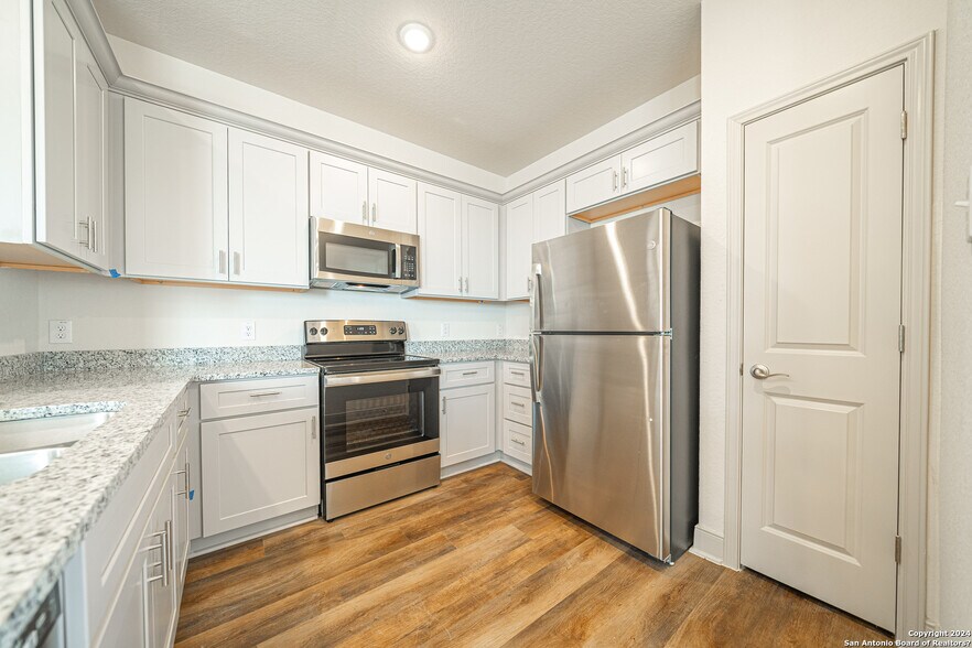 Building Photo - 10216 Eaglewood Nook