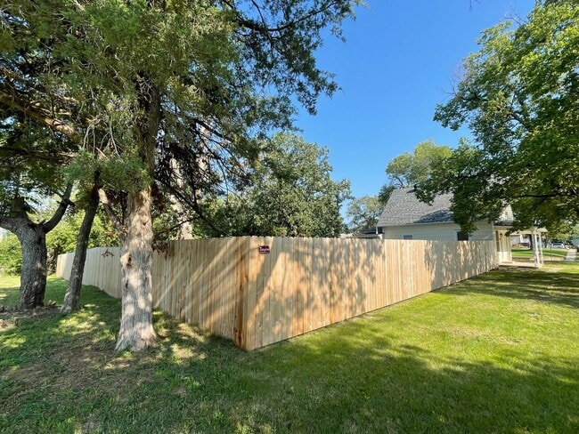 Building Photo - New Appliances + HUGE Fenced Backyard