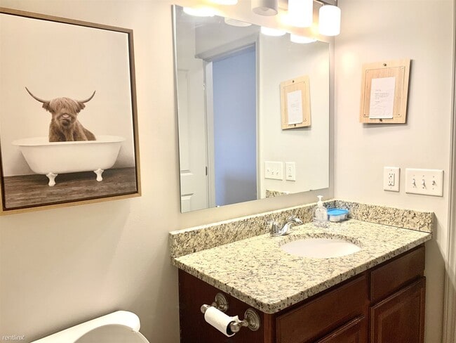 Building Photo - Room for Rent, 3 bath Duplex - 96 McMillen...