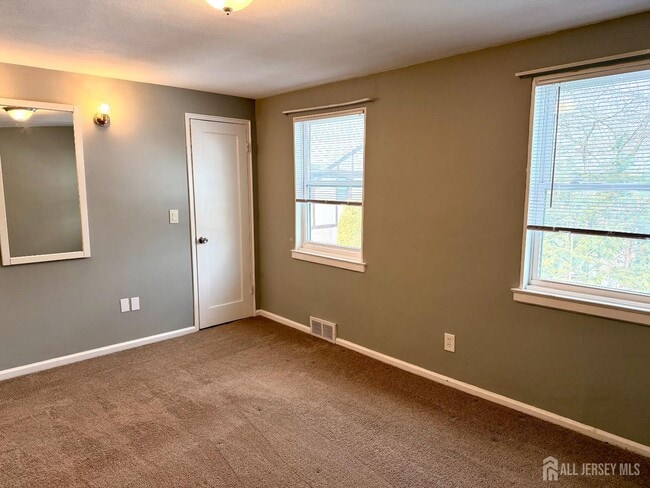 Building Photo - 139 Newman St