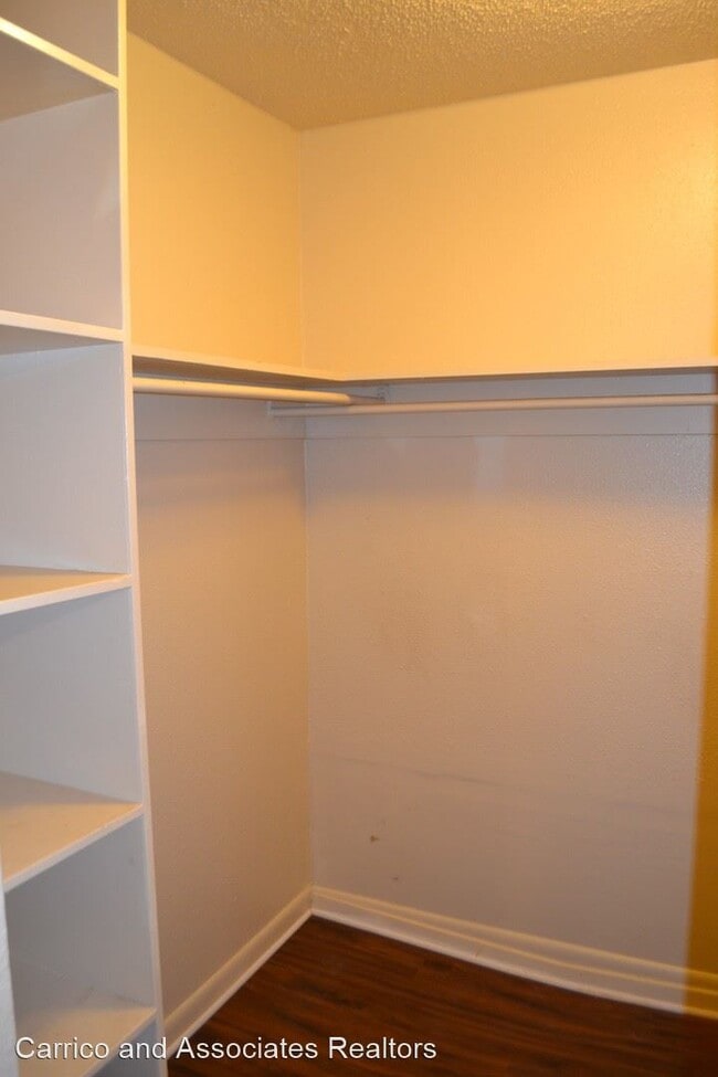 Building Photo - 1 br, 1 bath House - 2013 Willowwood