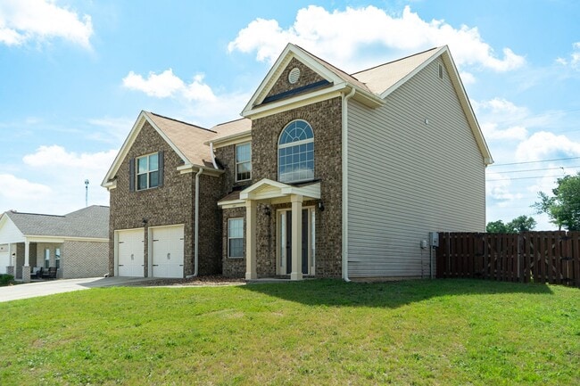 Building Photo - 2624 Leland Dr