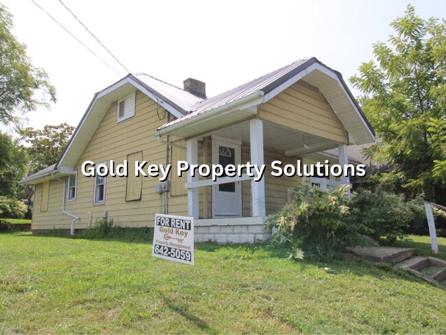 Primary Photo - Spacious 2 BR 1 BA House with Dining Room ...