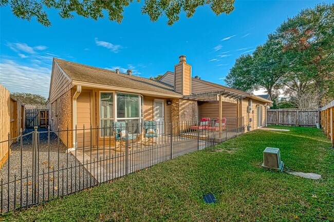 Building Photo - 11627 Briar Rose Dr