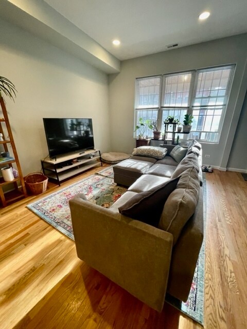 Building Photo - 1933 N Sedgwick St