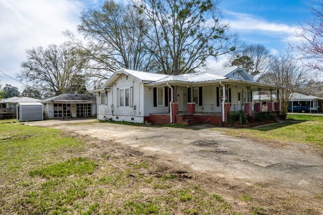 Building Photo - Rare Find Rock Creek – Space, Style & Storage!