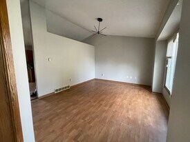 Building Photo - 4206 SE 23rd St