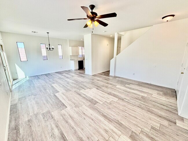 Building Photo - 3018 W Sands Dr