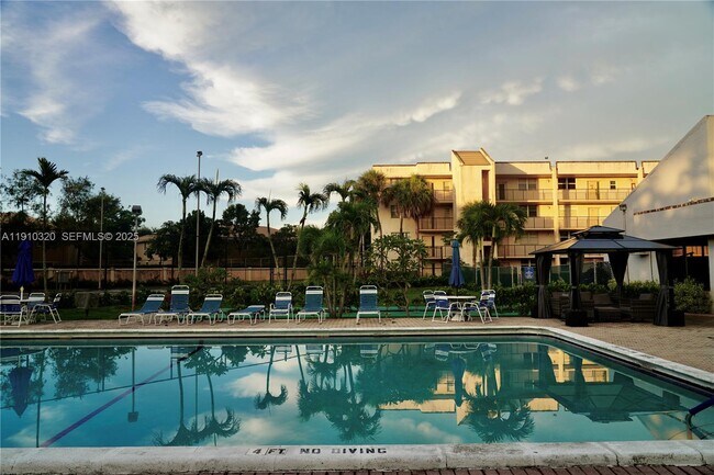 Building Photo - 2541 Aragon Blvd