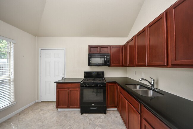 Building Photo - 13918 Goodridge Dr