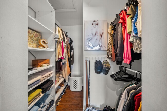 Building Photo - 197 SE Village Dr