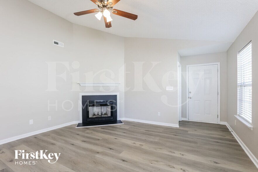 Building Photo - 4952 Silverdene St