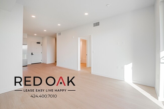 Building Photo - 856 S Gramercy Dr