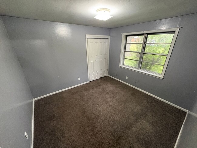 Building Photo - Southern Hills!!